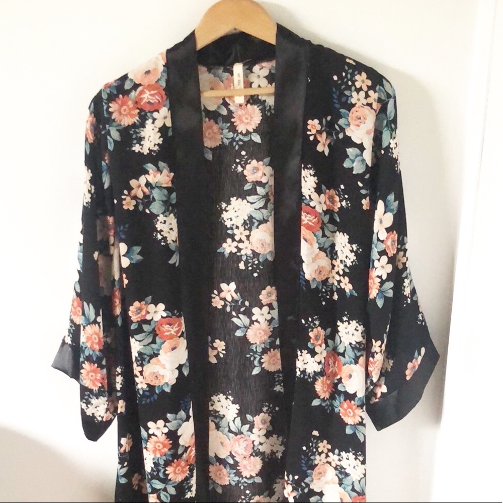 My Beloved Black Floral Kimono, size M